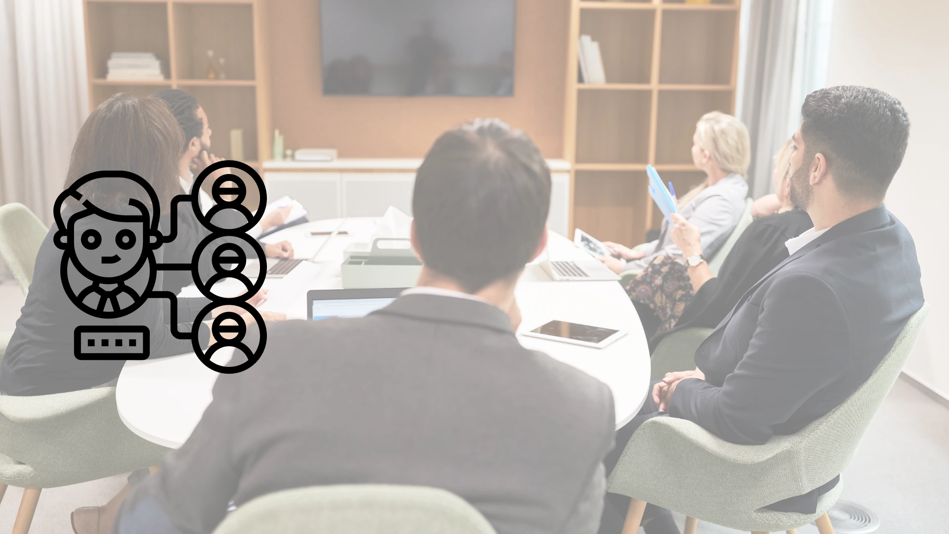 Jóvenes en oficina formal, reunidos en una junta presencial