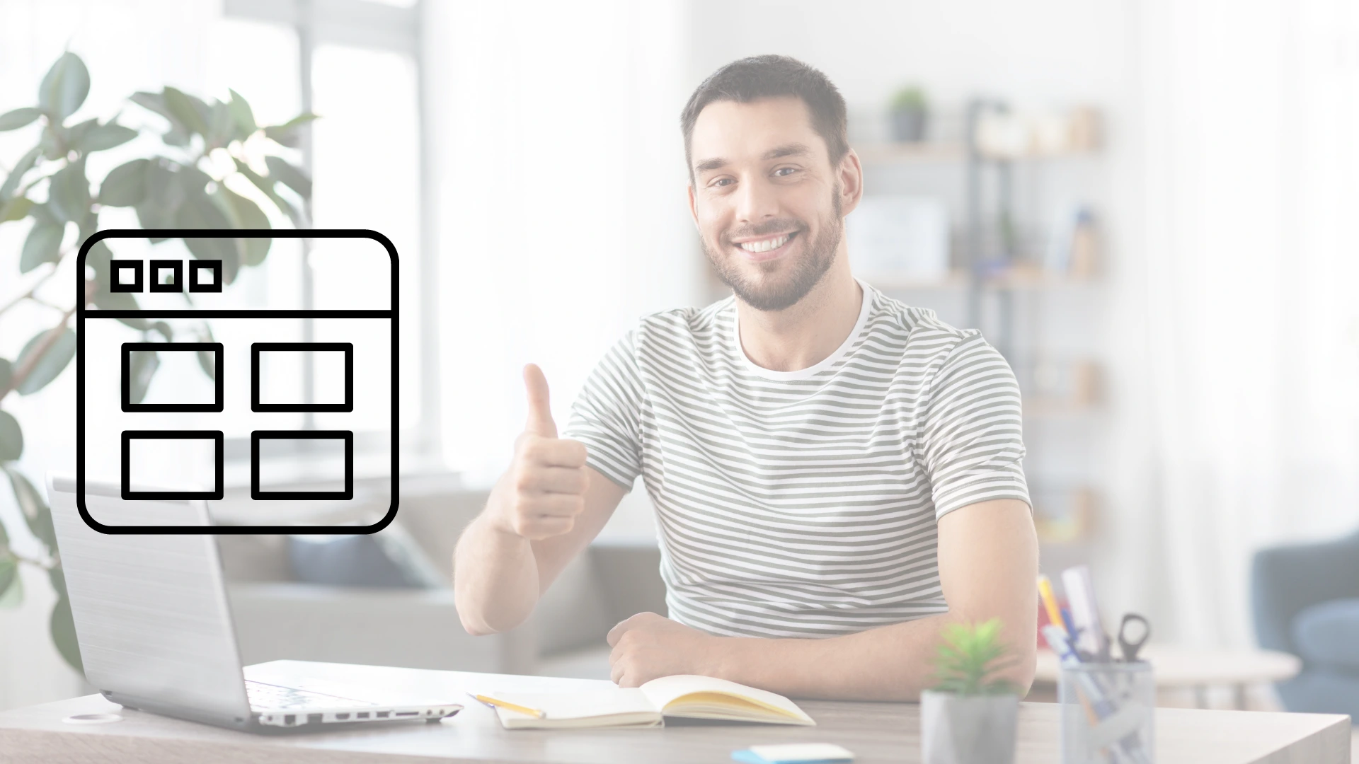 Hombre sonriente en escritorio con laptop en pequeña oficina