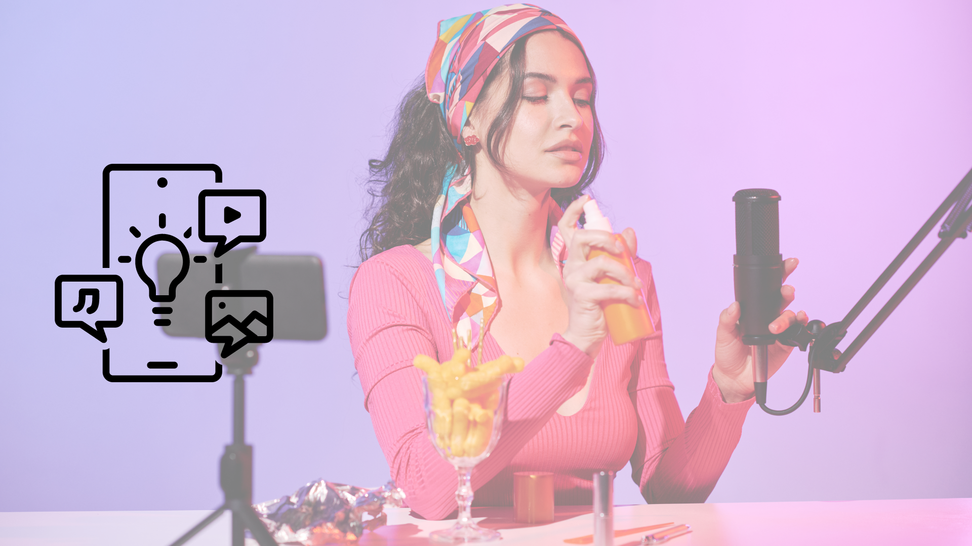 Mujer emprendedora grabando un video con smarthpone acerca de sus productos