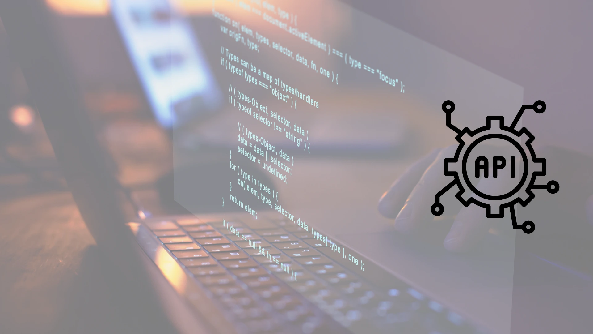 Laptop en escritorio moderno con datos acerca de programación