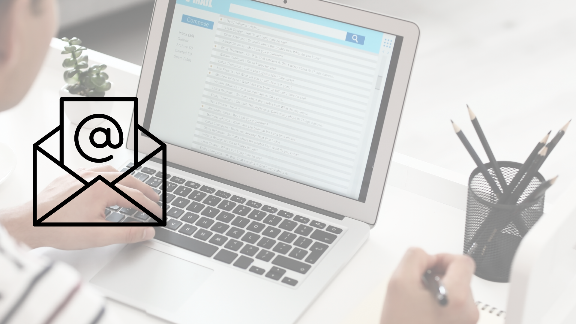 persona-enviando-correo-electronico