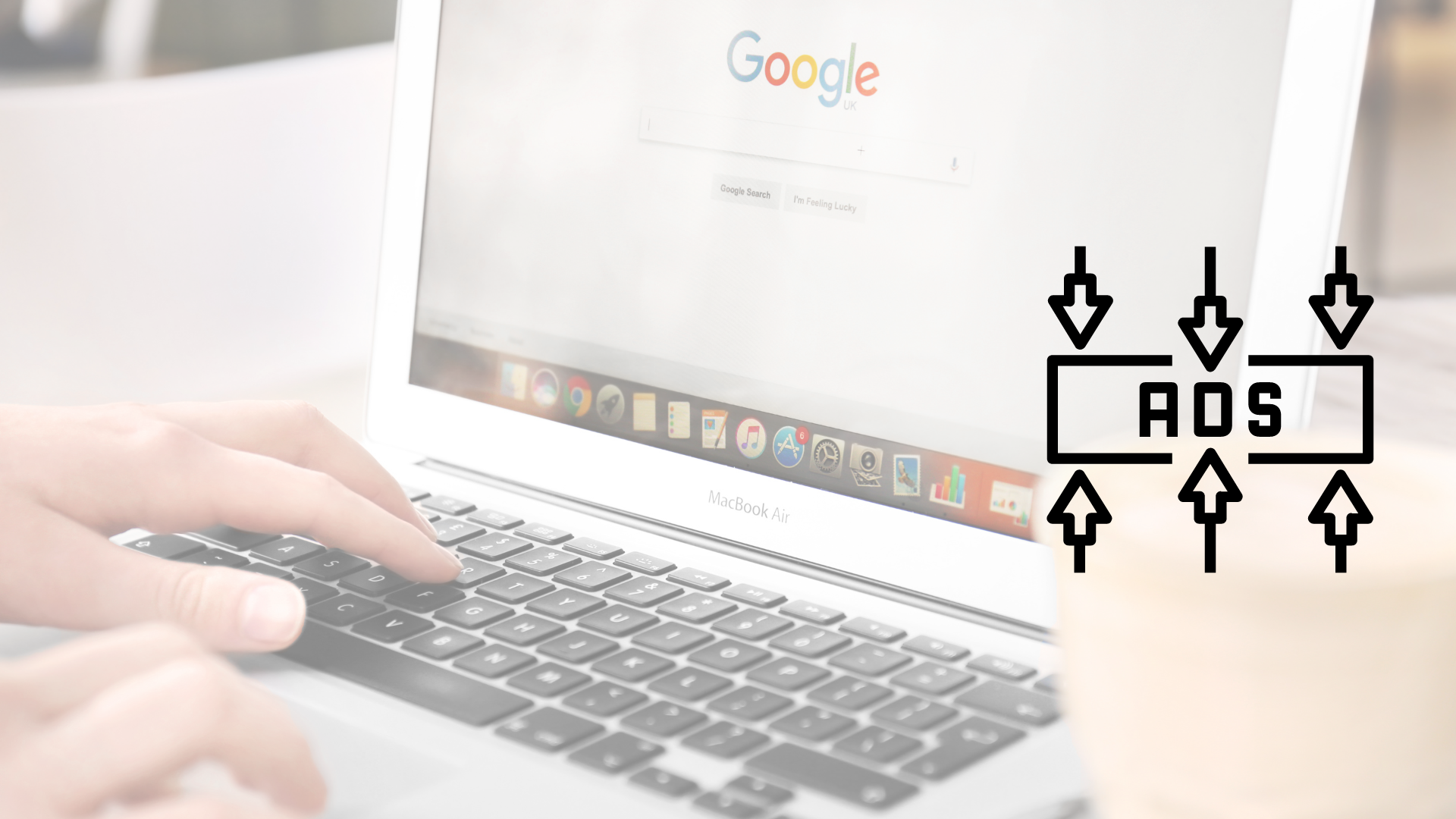 Laptop con pagina de google